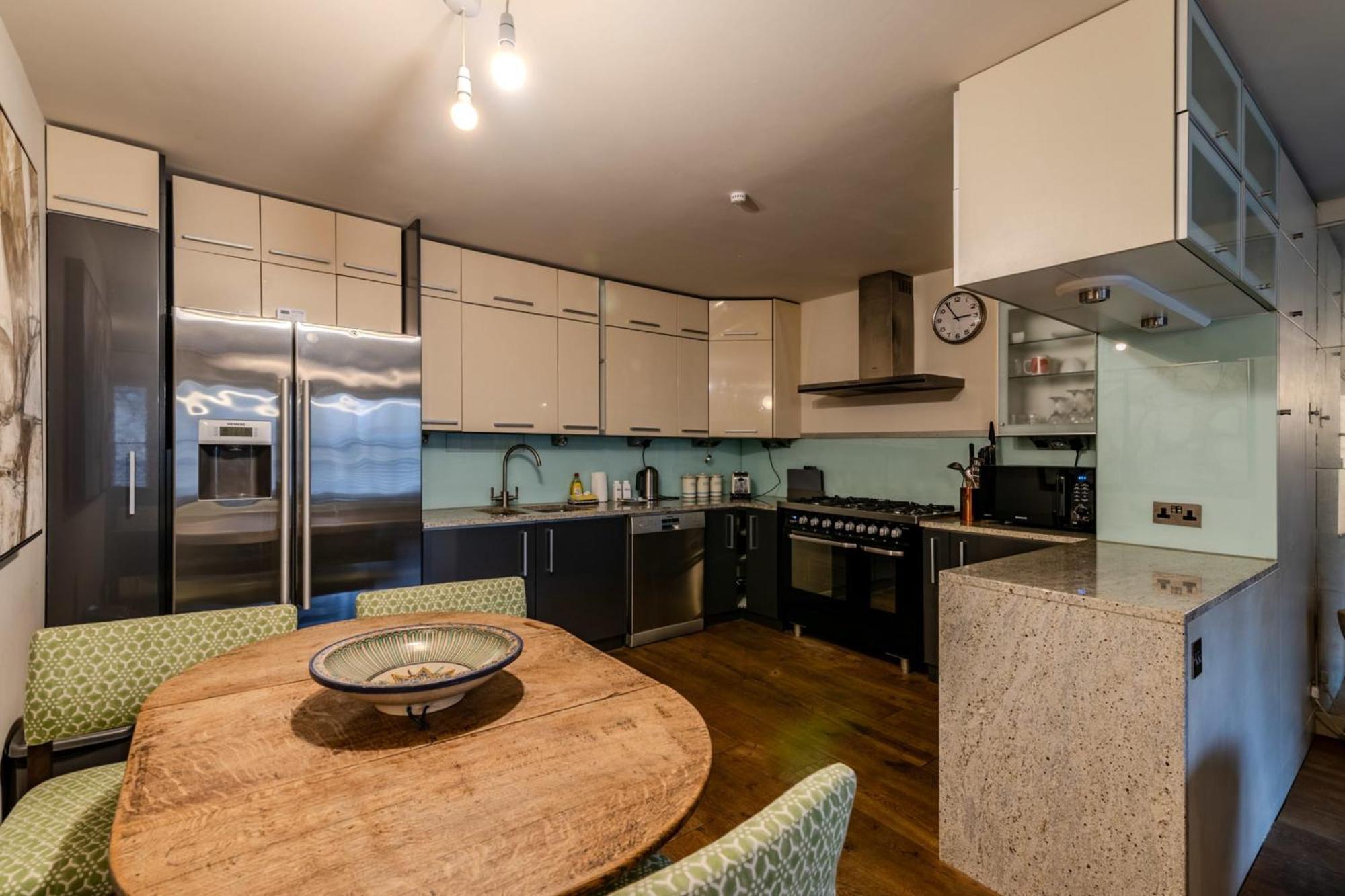 Ferienhaus Beautiful Three Bedroom House In West London